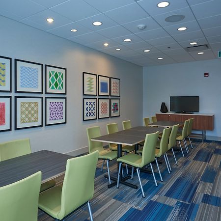 Holiday Inn Express & Suites St. John'S Airport By Ihg Екстериор снимка
