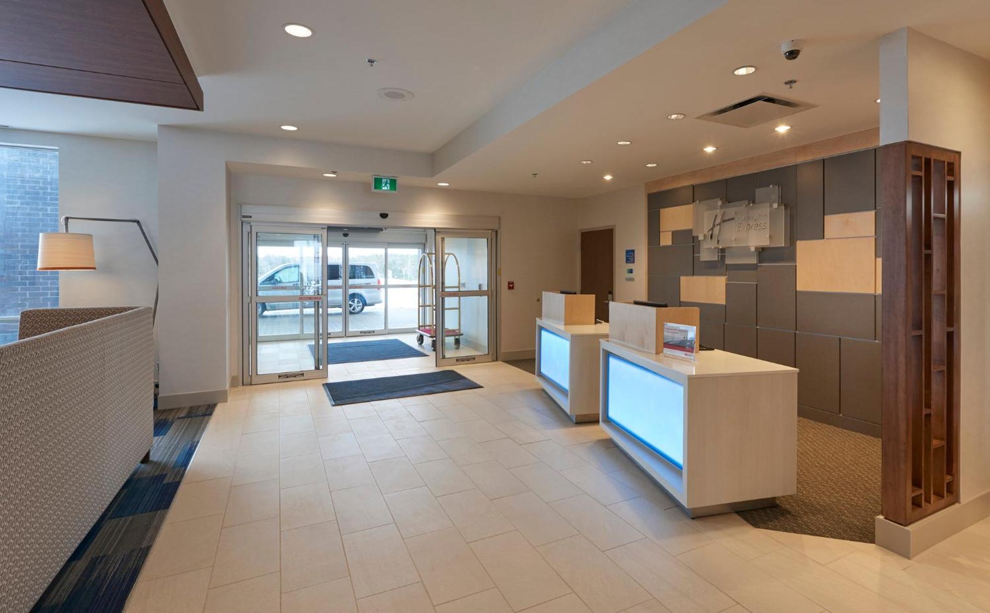 Holiday Inn Express & Suites St. John'S Airport By Ihg Екстериор снимка